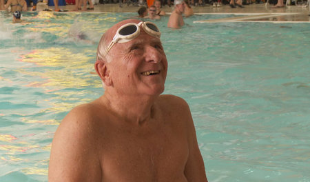 Das Schwimmen ist Erichs Leidenschaft: »Erich und Schmitte«