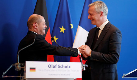 Bundesfinanzminister Olaf Scholz (l.) und sein französischer Amt...