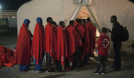 246 Migranten waren vom Rettungsschiff »Guadamar Polimnia« geret...