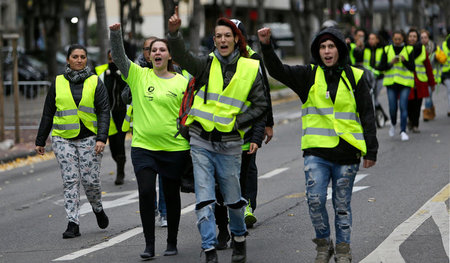 Gelbe Westen gegen Macron: Hunderttausende Menschen gingen am Wo...