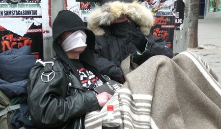 Leben auf der Straße: Zwei Jugendliche in der Nähe des Hamburger...