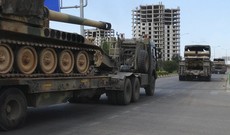 Türkische Panzer auf dem Weg nach Syrien (September 2018): Die B...