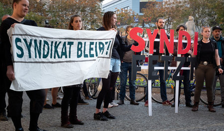 Protest vor der Bezirksverordnetenversammlung im Rathaus Neuköll...