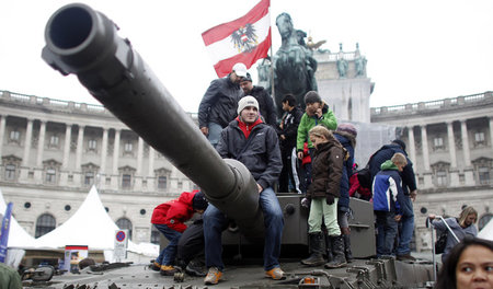 Einmal im Jahr präsentiert sich das Österreichische Bundesheer d...