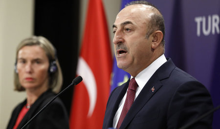 EU-Außenbeauftragte Federica Mogherini und der türkische Außenmi...