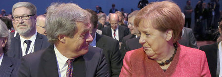 Regierung zugunsten der Konzerne: Angela Merkel (CDU) mit BDA-Ch...