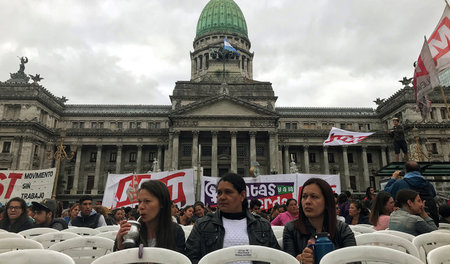 Gegen die Herrschenden: Demonstration vor dem Nationalkongress, ...