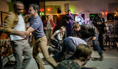 Wenn der Mob die Tür eintritt: Sozialdemokraten waren auch mal s... Wenn der Mob die Tür eintritt: Sozialdemokraten waren auch mal s...
