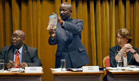 Jurymitglied Gilbert Kalinda in Bukavu: »Das Kongo-Tribunal« Jurymitglied Gilbert Kalinda in Bukavu: »Das Kongo-Tribunal«