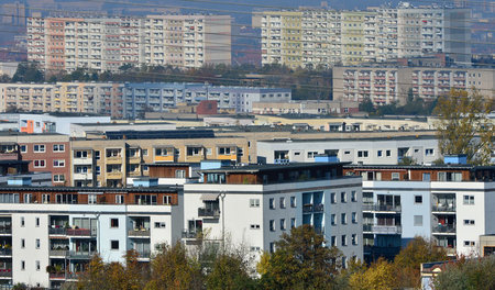 Laut Bundesverfassungsgericht muss die Erhebung der Grundsteuer ... Laut Bundesverfassungsgericht muss die Erhebung der Grundsteuer ...
