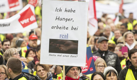 Demonstration der Real-Beschäftigten in Düsseldorf (26.11.2018) Demonstration der Real-Beschäftigten in Düsseldorf (26.11.2018)