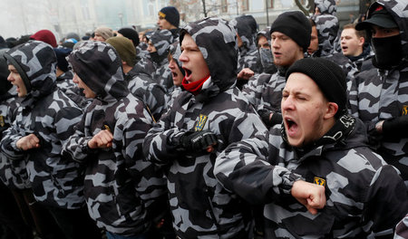 Ukrainische Neofaschisten rufen am Montag in Kiew nach Krieg