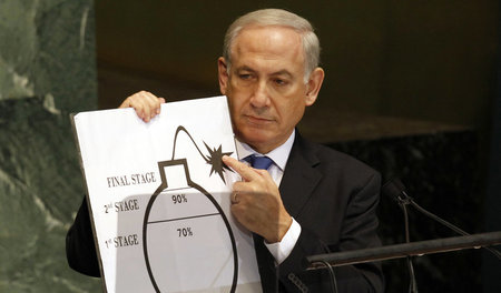 Vorbild Bugs Bunny: Netanjahu illustriert Irans nukleare Fähigke... Vorbild Bugs Bunny: Netanjahu illustriert Irans nukleare Fähigke...