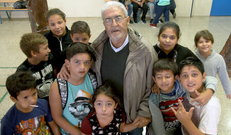 Luís Martin Valverde hilft den Kindern in Polígono Sur, Andalusi...