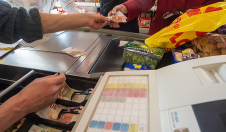 Supermarktkassierer_52776613.jpg
