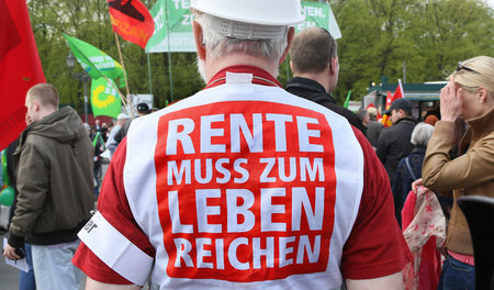 Kundgebung des Deutschen Gewerkschaftsbundes DGB in Berlin (Mai ...
