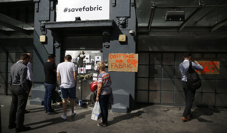 Kondolationen an der geschlossenen »Fabric«, London 2016