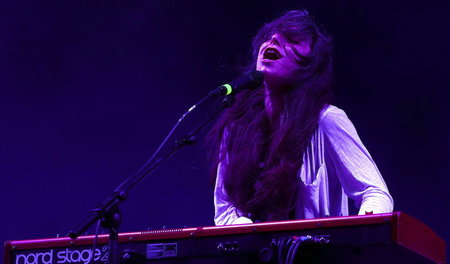 »Okay: one more!« (Julia Holter) »Okay: one more!« (Julia Holter)