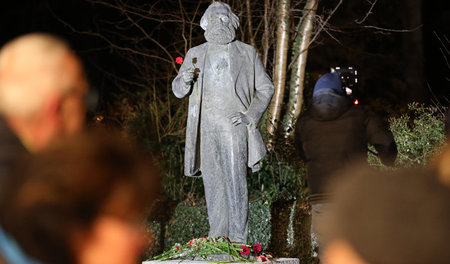 Vorläufiger Standort: Marx am Neubrandenburger Schwanenteich