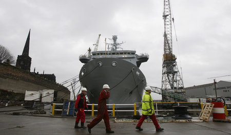 Alle Räder stehen still: Die Arbeiter der Werft in Birkenhead be... Alle Räder stehen still: Die Arbeiter der Werft in Birkenhead be...