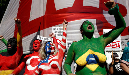 Bunter Protest: Demonstration gegen den G-20-Gipfel am Freitag i... Bunter Protest: Demonstration gegen den G-20-Gipfel am Freitag i...