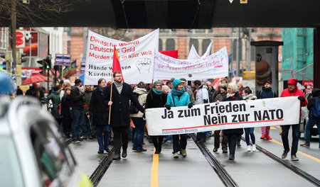 Beim Frieden keine Kompromisse: Teilnehmer am Ostermarsch 2018 i... Beim Frieden keine Kompromisse: Teilnehmer am Ostermarsch 2018 i...