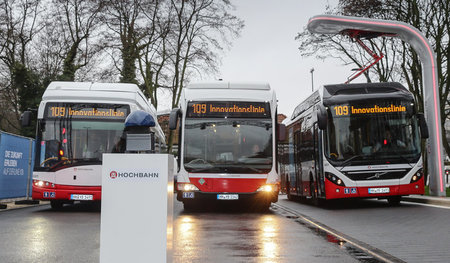 Der Umstieg von Diesel- auf Elektrobusse ist teuer, logistisch a... Der Umstieg von Diesel- auf Elektrobusse ist teuer, logistisch a...