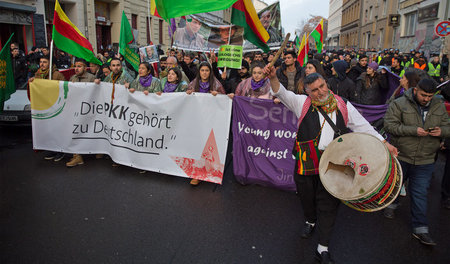 Ausgelassene Stimmung: Kurdinnen und Kurden ließen sich am Samst...