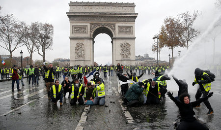 »Gelbwesten« in Aktion: Protest gegen die französische Regierung...