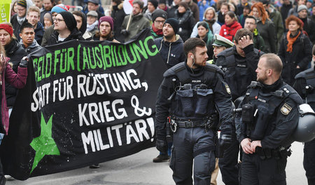 Gemeinsam stark: Demonstration gegen die Münchner »Sicherheitsko...