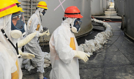 Wohin mit dem Wasser? Dem Kraftwerksbetreiber TEPCO geht langsam...