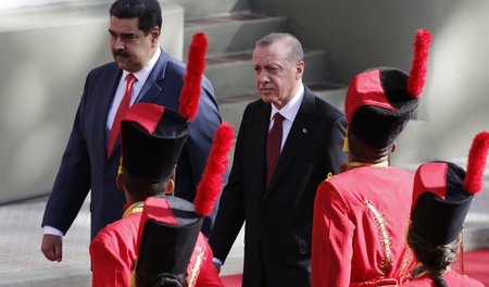 Nicolás Maduro (l.) und Recep Tayyip Erdogan am Montag in Caraca...