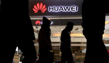 US_China_Huawei_59631352.jpg