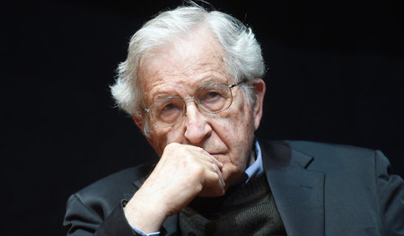 Noam_Chomsky_52951526.jpg