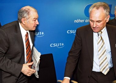 »Schmerzliche Verluste« (Beckstein) und »starkes Fundament« (Hub...