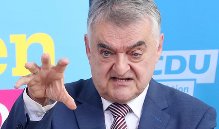 NRW_Innenminister_zu_59627189.jpg