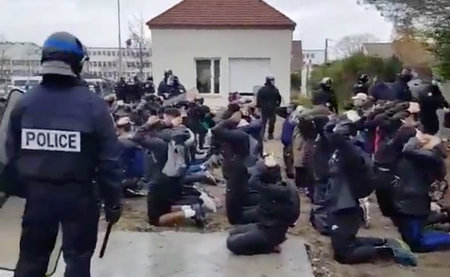 Repression gegen demonstrierende Schüler: In Mante-la-Jolie zwan...