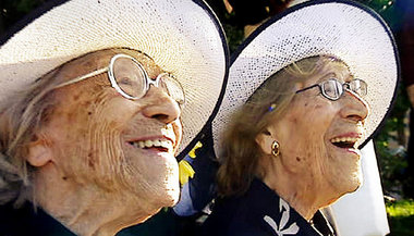 Annie Rohner und Rosie Bühler aus Adliswil: »Hundert Jahre Zweis...