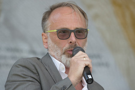 Die Hamburger Justiz hat ein paar Fragen: Correctiv-Chefredakteu...