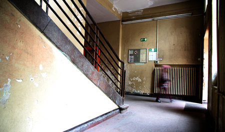 Privat vor Staat? Das Tauziehen um Sanierung und Neubau von Schu... Privat vor Staat? Das Tauziehen um Sanierung und Neubau von Schu...