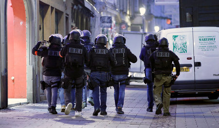Polizeifahndung nach dem mutmaßlichen Attentäter am Mittwoch in ...
