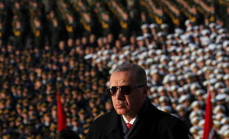 Machtbewusst und kriegerisch: Recep Tayyip Erdogan bei einer Mil... Machtbewusst und kriegerisch: Recep Tayyip Erdogan bei einer Mil...