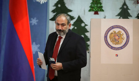 Armeniens Regierungschef Nikol Paschinjan am Sonntag bei der Sti... Armeniens Regierungschef Nikol Paschinjan am Sonntag bei der Sti...