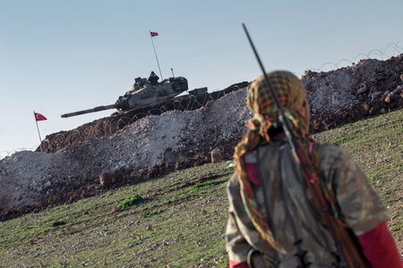 Seit Jahren stehen sich türkische Truppen und kurdische YPG-Kämp...