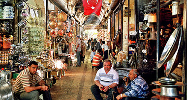 In der Gasse der Kupferschmiede: »Der Basar von Urfa« In der Gasse der Kupferschmiede: »Der Basar von Urfa«