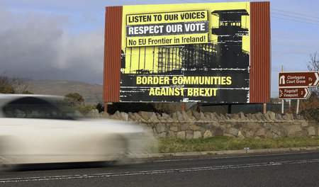 Keine EU-Grenze durch Irland: Protestplakat am 15. November im n... Keine EU-Grenze durch Irland: Protestplakat am 15. November im n...