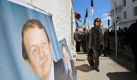 Porträts des algerischen Präsidenten Abdelaziz Bouteflika am 9. ... Porträts des algerischen Präsidenten Abdelaziz Bouteflika am 9. ...