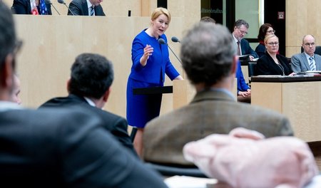 Ihr »Gute-Kita-Gesetz« verteidigte auch im Bundesrat: Familienmi... Ihr »Gute-Kita-Gesetz« verteidigte auch im Bundesrat: Familienmi...