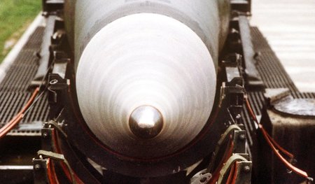 Vor dem Comeback? Eine Mittelstreckenrakete vom Typ »Pershing II... Vor dem Comeback? Eine Mittelstreckenrakete vom Typ »Pershing II...