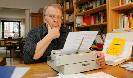 Das ewige Distanzgefühl: Wilhelm Genazino (1943–2018) Das ewige Distanzgefühl: Wilhelm Genazino (1943–2018)